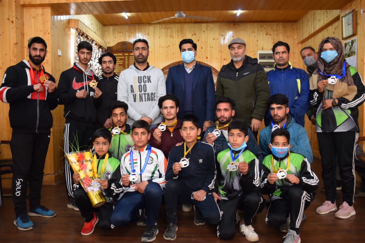 DC Bandipora felicitates 14 participants of 7th Thaiboxing championship