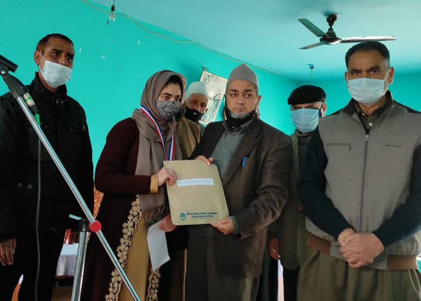 12th class result: Qamriya Higher Secondary rewards meritorious girl with cash, gold medal