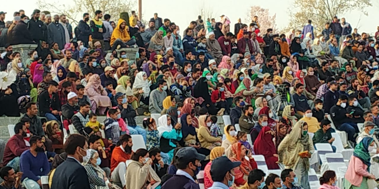 Covid-19 SOPs go for a toss as Tourism organizes cultural programme in Badamwari Srinagar