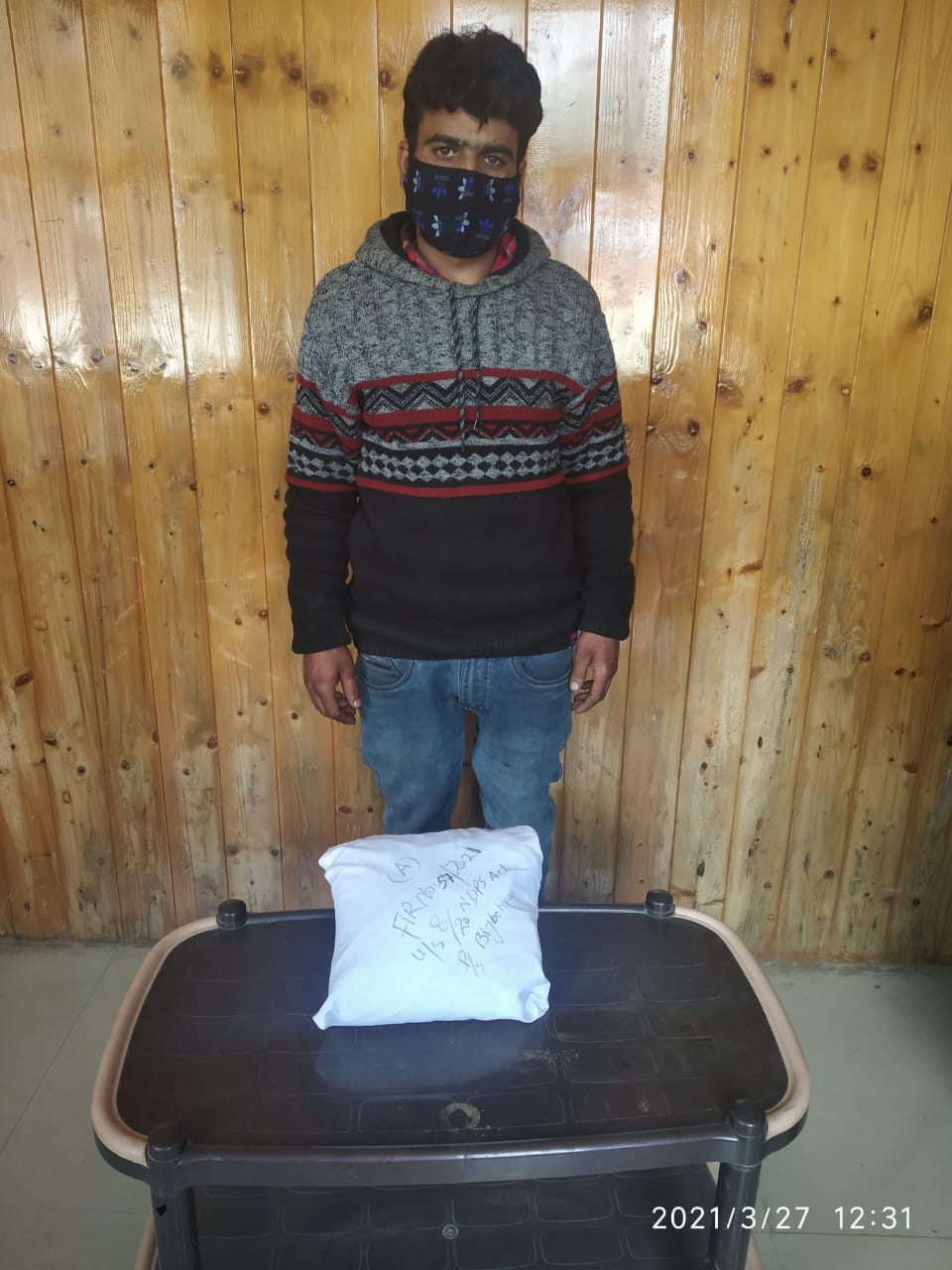 Anantnag Police arrest drug peddler at Sangam Bijbehara, Contraband Substance recovered from his possession