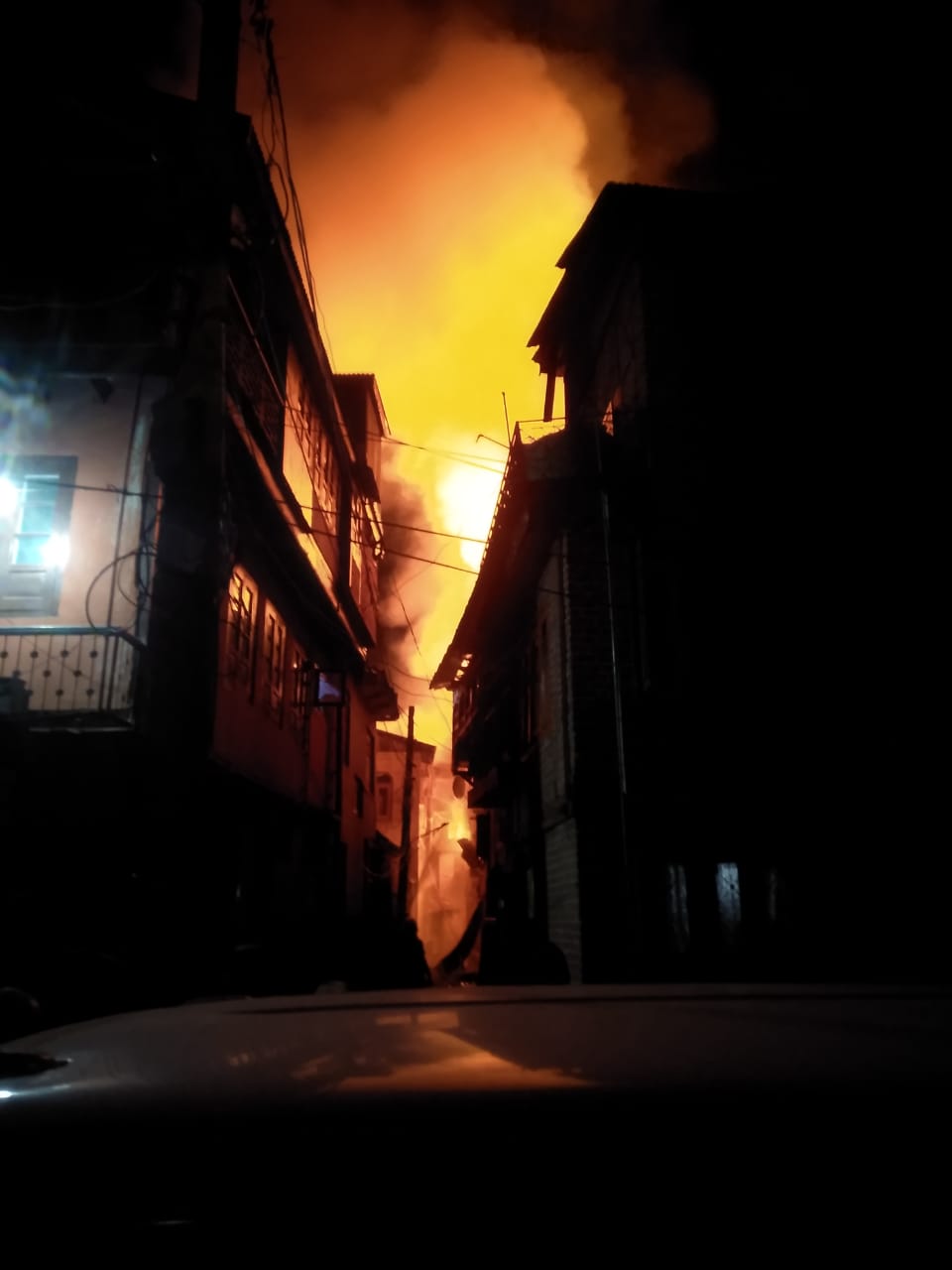 6 residential houses damaged in massive fire in Nawa Bazar Srinagar