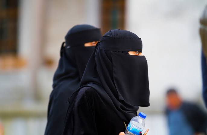 Sri Lanka to ban burqa, shut many Islamic schools, says minister