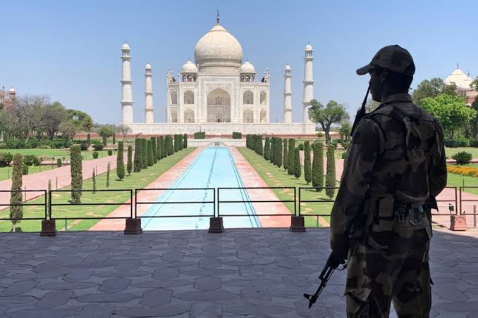 Taj Mahal temporarily shut, tourists evacuated after bomb threat
