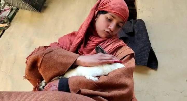 Living in poverty, rabbit girls’ win hearts, return costly ring to tourist