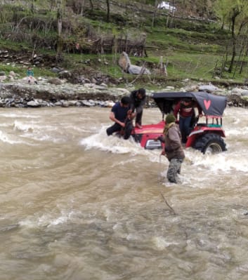 Army rescues civil tractor from stream in J-K’s Kupwara