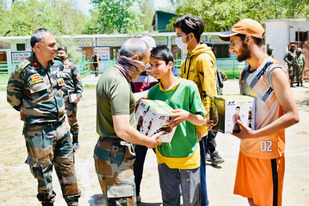 GOC Victor force visits Pulwama and Shopian held interaction with Youth,play volley, request them to focus on their goals, Army is always at forefront to empower youth.