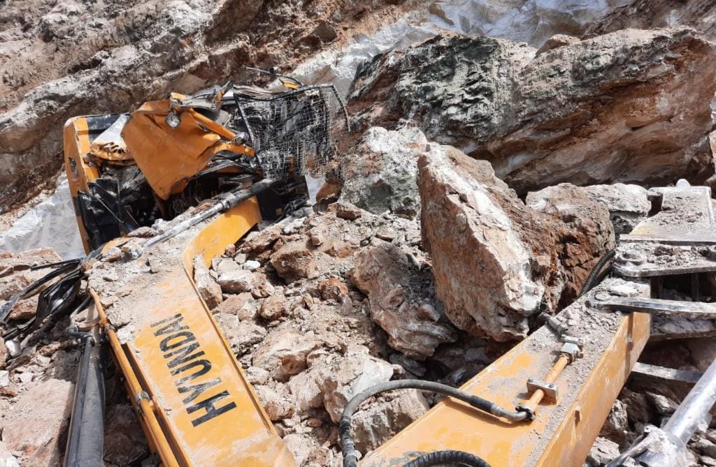 L&T Operator Killed Under Gypsum Slide In Uri Baramulla