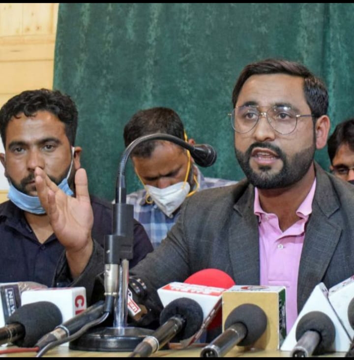 Excluding Asha workers, Teachers, revenue officials and other line department employees from covid-19 duty incentives injustice: Shah Fayaz