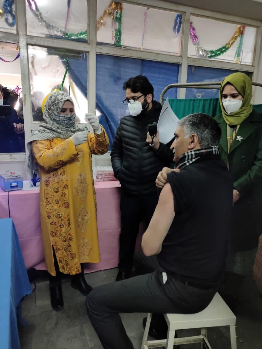 Meet Tabasum Ara— A nurse from Pulwama who gave Covid vaccine shots to 6,000 people so far