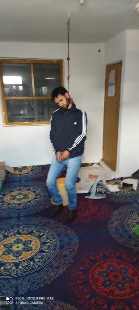 35-yr-old man from Kulgam found hanging in rented accommodation in Qazigund