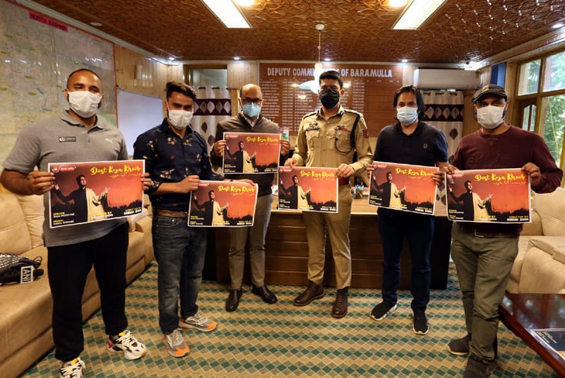 Shah Zaffar a 21-year old new singing sensation of Kashmir