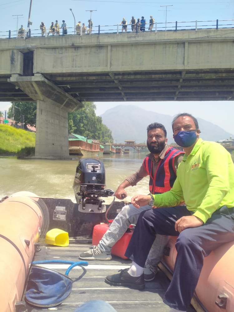 River Police rescues man after he jumps into the river Jehlum