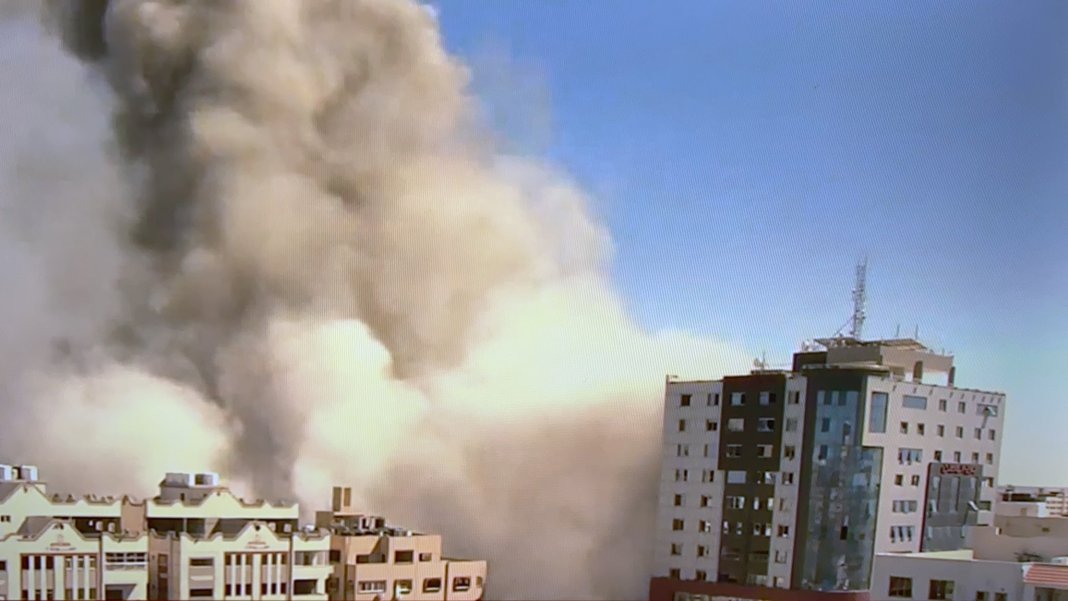 Israeli missiles destroy Gaza tower housing offices of Al Jazeera, AP: Report