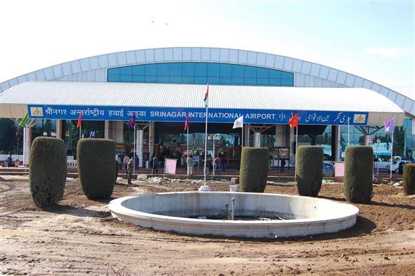 COVID-19 Resurgence: Outbound passengers violate Covid-19 SOPs at Srinagar Airport