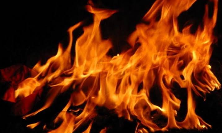 Fireman, civilian injured in Bijbehara blaze, cowshed damaged