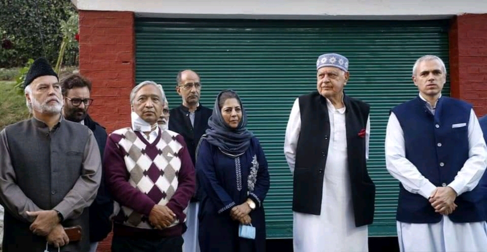 New Delhi—Kashmir Talks: PAGD meet, to take final call on participation, begins at Farooq’s residence