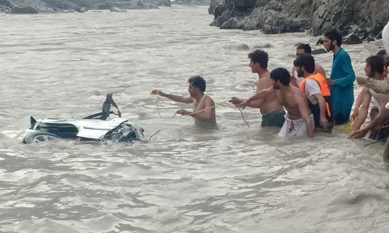 Passenger van falls into river in Pakistan; 17 killed