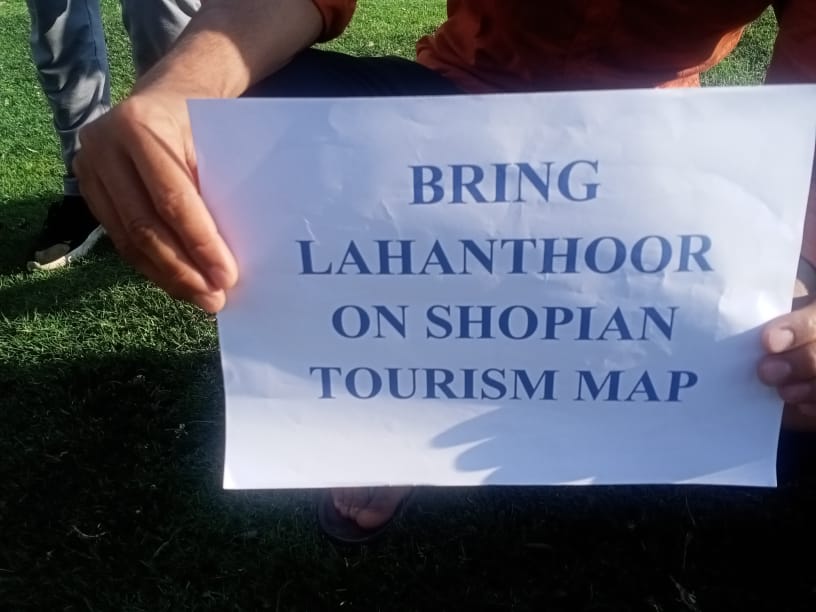 Local Youths In Shopian Hold Sit-in, Want Lahanthoor On Tourism Map