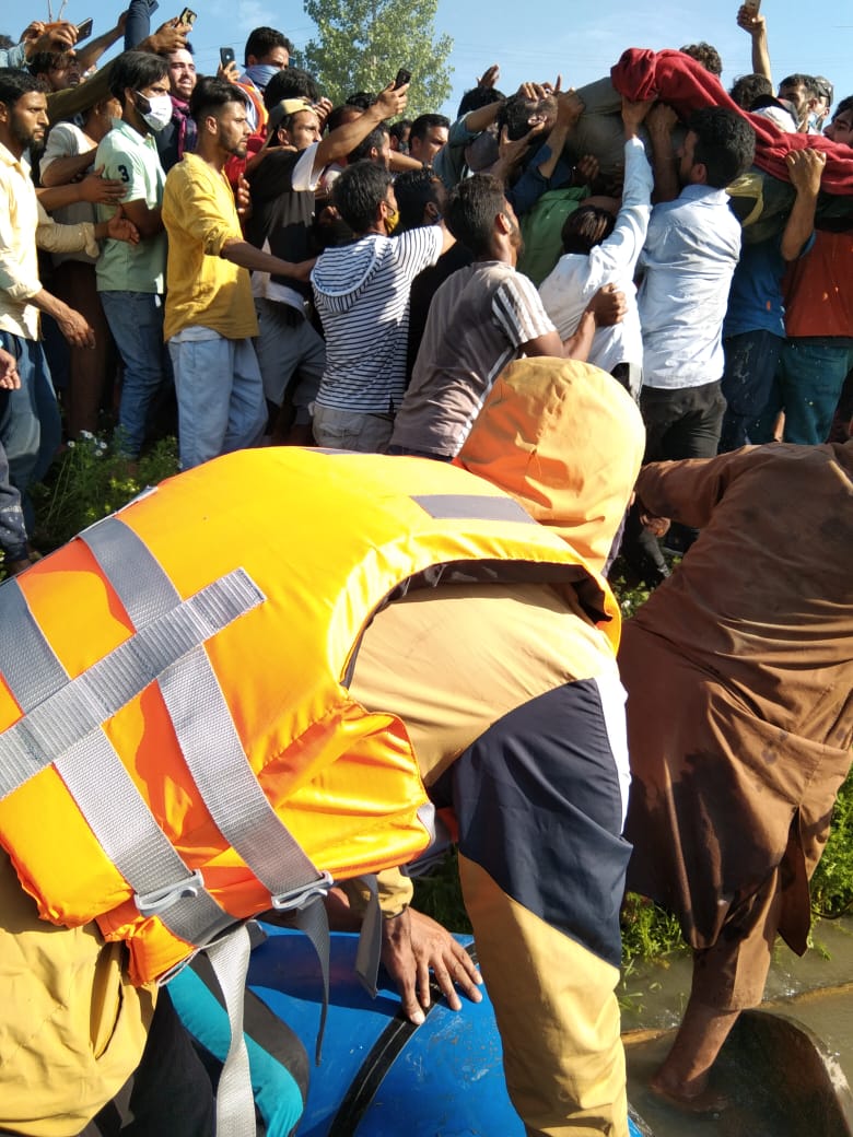 SDRF Retrieves Body Of Youth Drowned In River Jhelum In Pulwama’s Kakapora