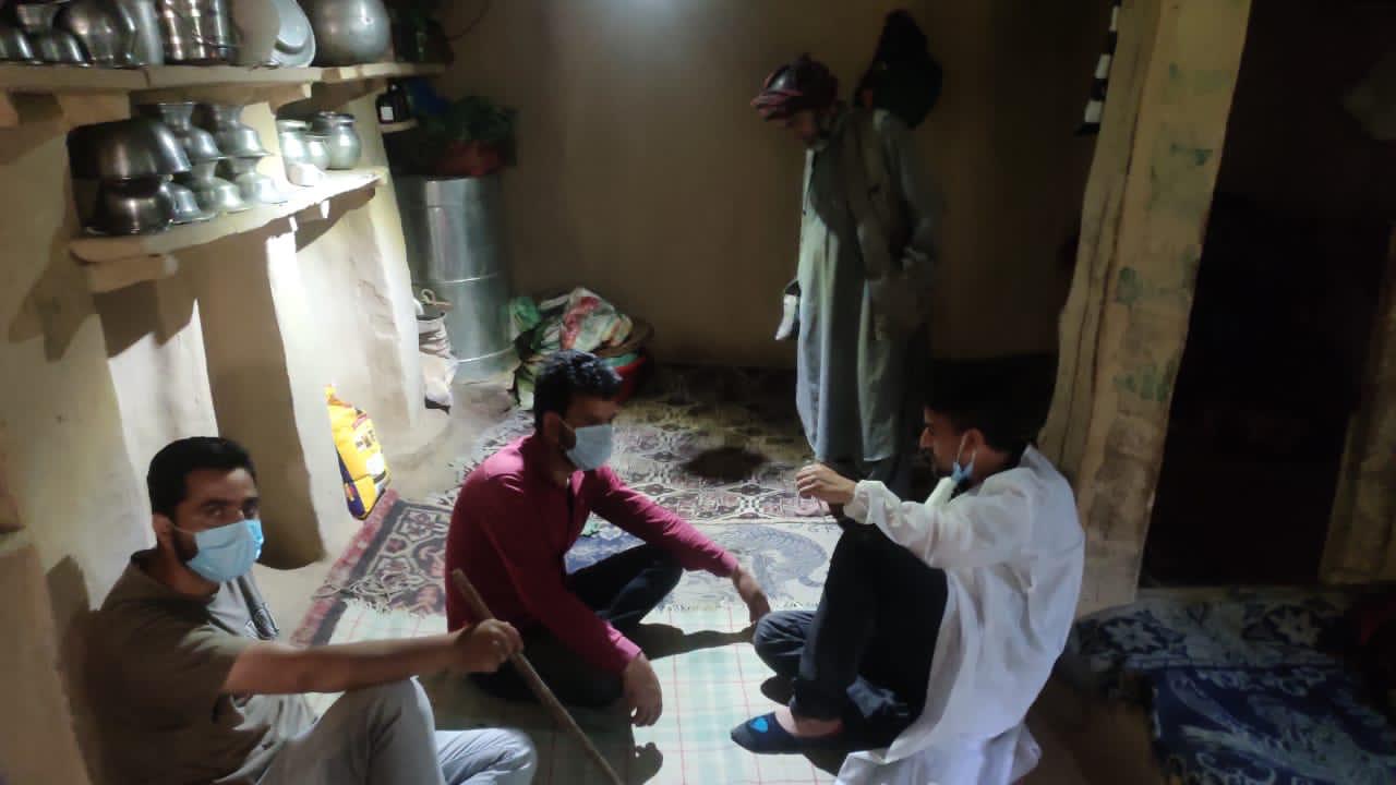 To vaccinate left-out population in remote areas, Bandipora admin starts night COVID vaccination drive