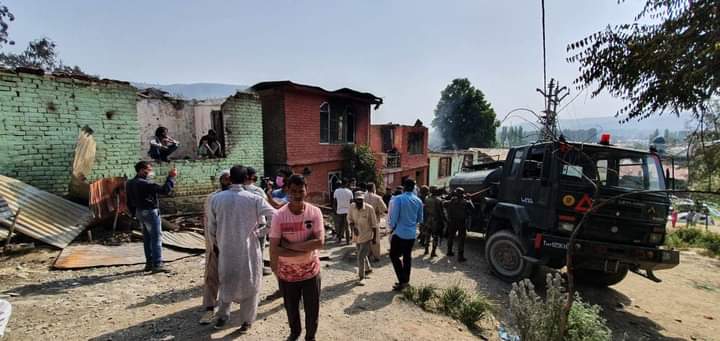 Overnight blaze damages 13 houses, renders 31 families homeless in Baramulla