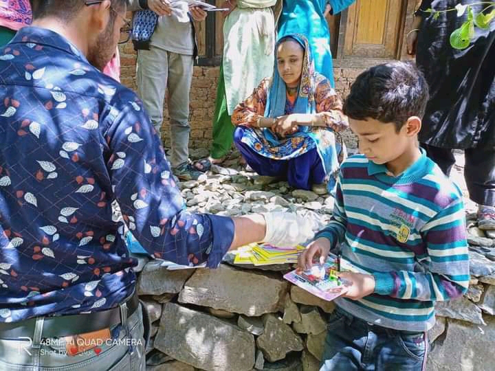 Amid COVID-19, Tral youth distributes food items, masks, sanitizers, books, and stationery items to needy people