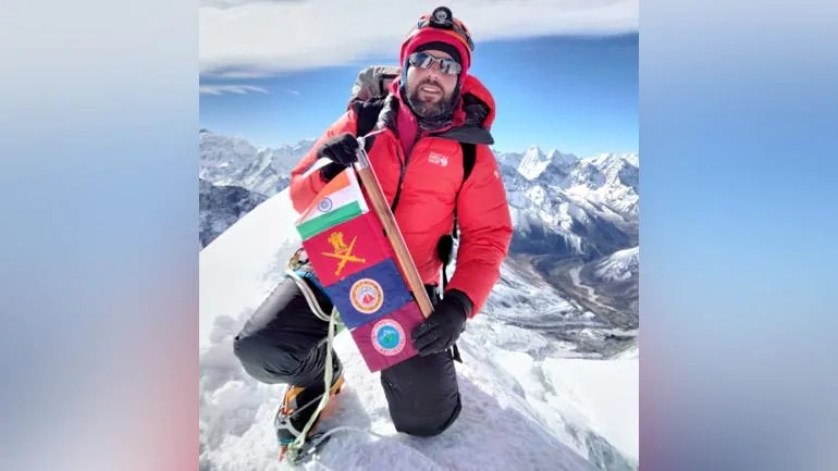 28-year-old Mahfooz brings laurels to valley, conquers world’s highest peak Mt. Everest