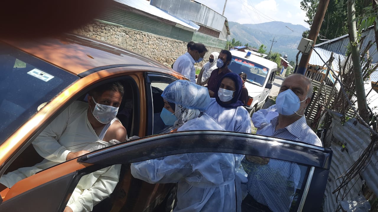 Meet Isma Qadri: A Covid warrior who has vaccinated over 9000 people so far