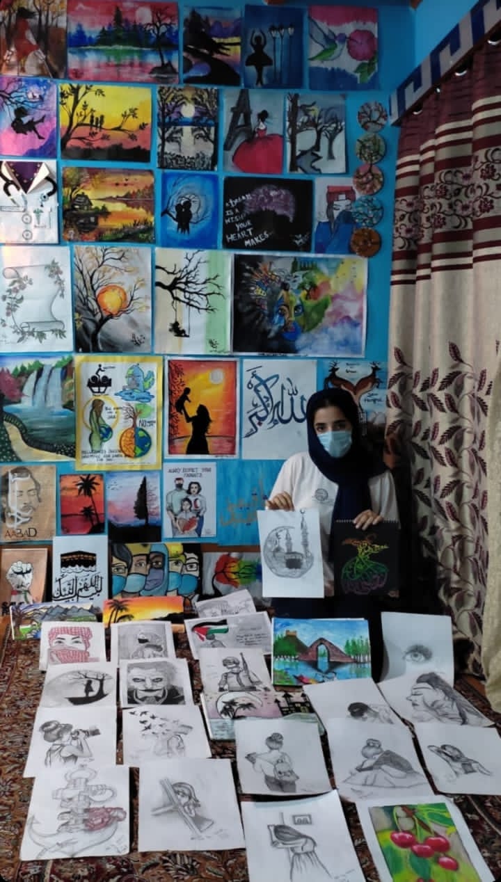 Bandipora teenager winning hearts on social media with her beautiful pencil sketches