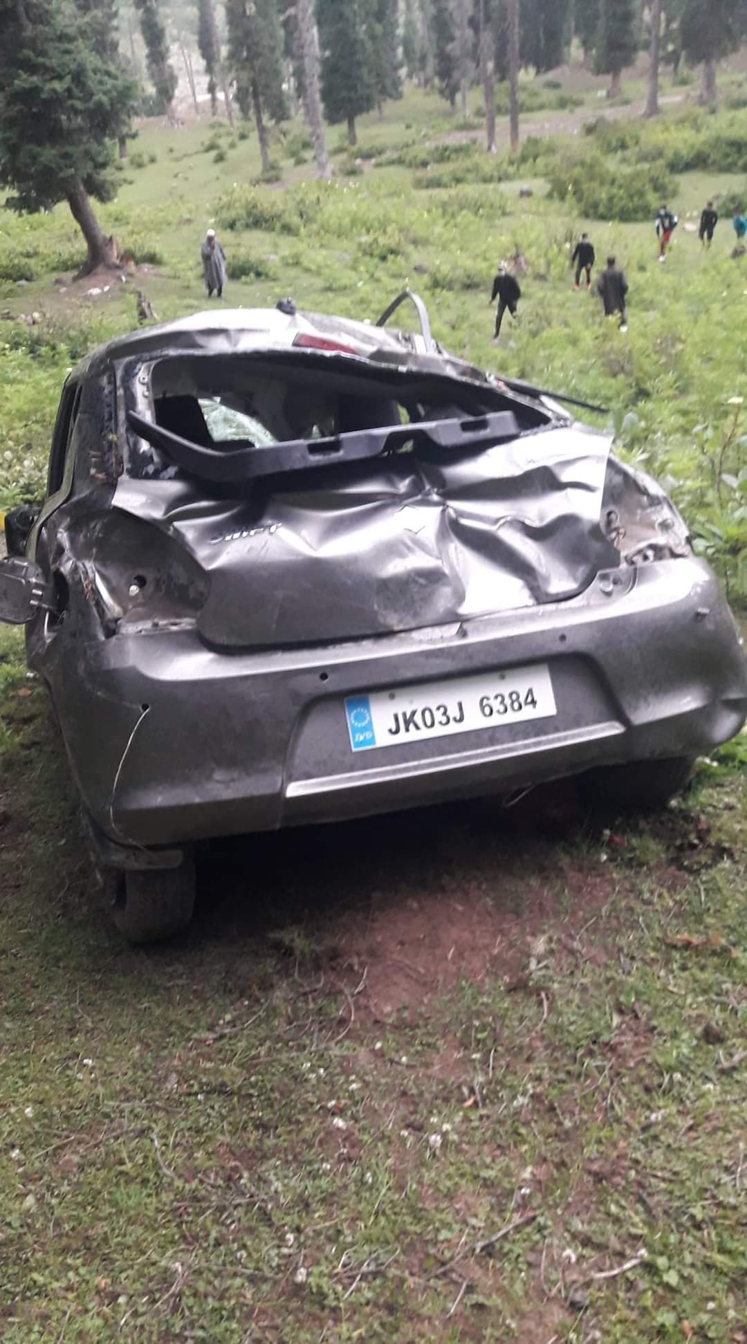 Woman dies as vehicles rolls down gorge in Doodpathri Budgam