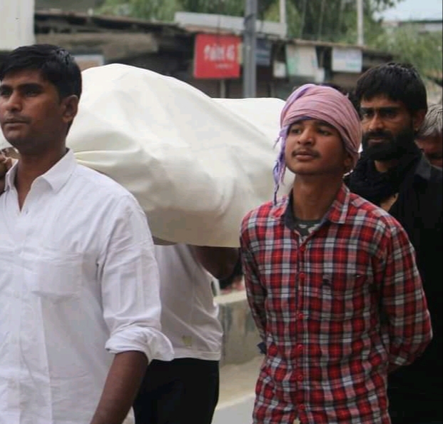 Death of 25-year old labourer: Local Muslims help a non-local Hindu family in cremation