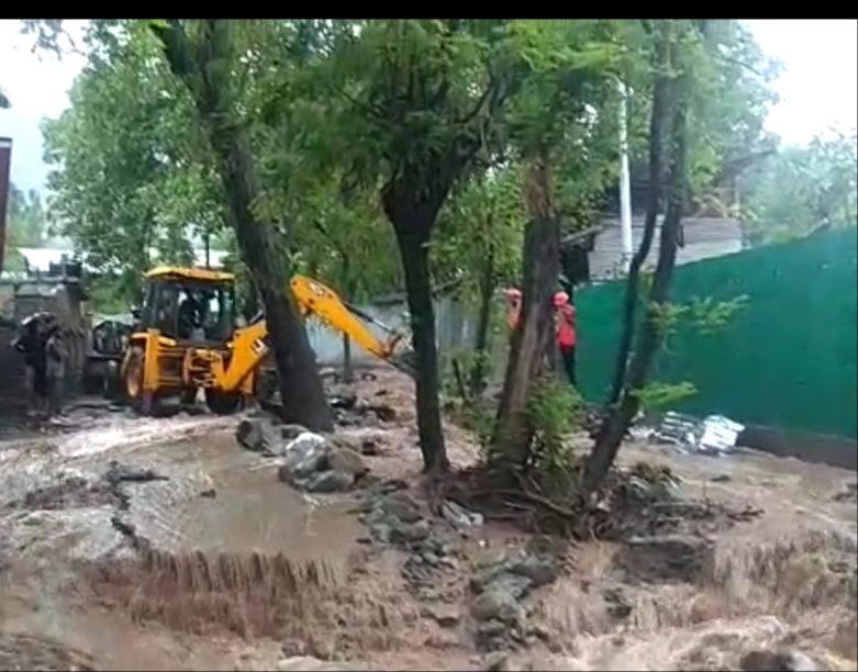 Cloudburst triggers flash flood in Ganderbal’s Watlar village