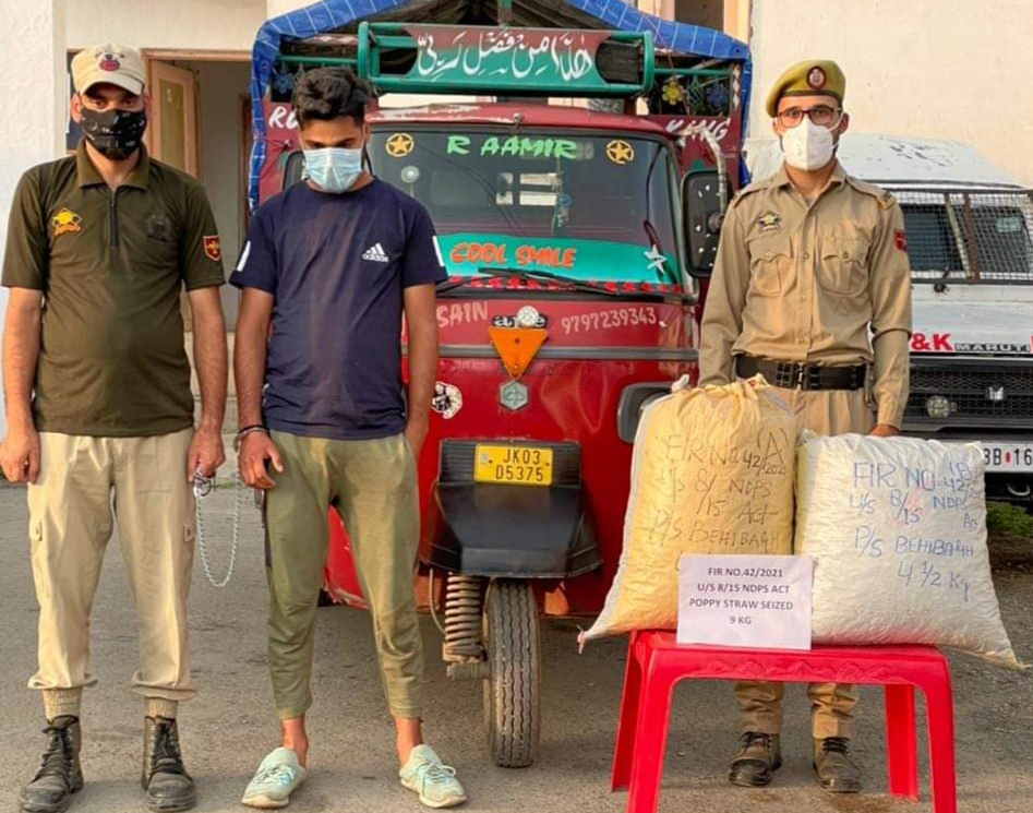KULGAM POLICE ARRESTED DRUG PEDDLER AND RECOVERED CONTRABAND SUBSTANCE
