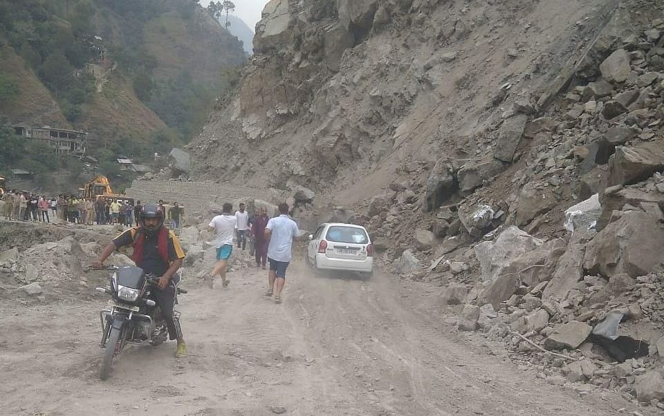 Stranded LMVs allowed to move as Srinagar-Jammu highway re-opens partially after massive landslide