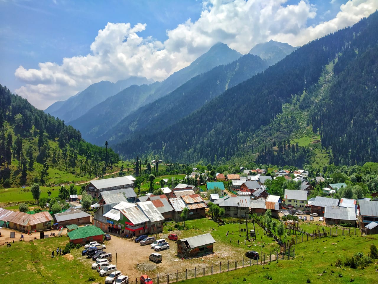Tourists rue absence of mobile network at Pahalgam’s Aru Valley