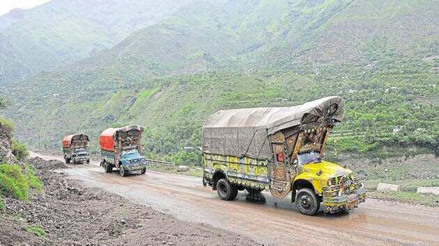 Landslide hits Uri area blocking Srinagar-Muzafarabad Road