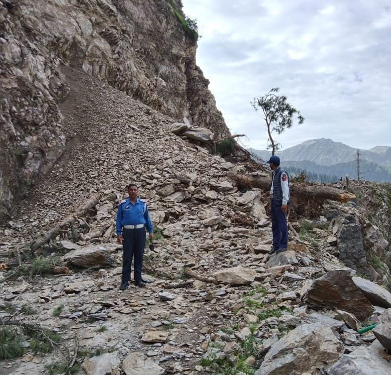 Landslide Closes Mughal Road