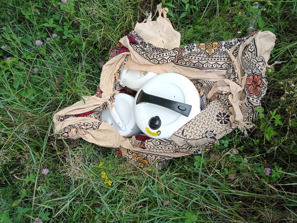 04 Suspicious Rice Cookers found on Srinagar-Gulmarg roadside,
