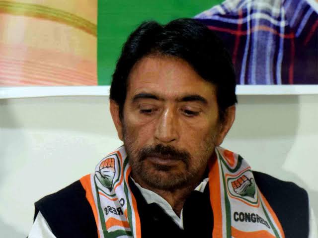 *G A Mir visits residence of veteran Gujjar leader*