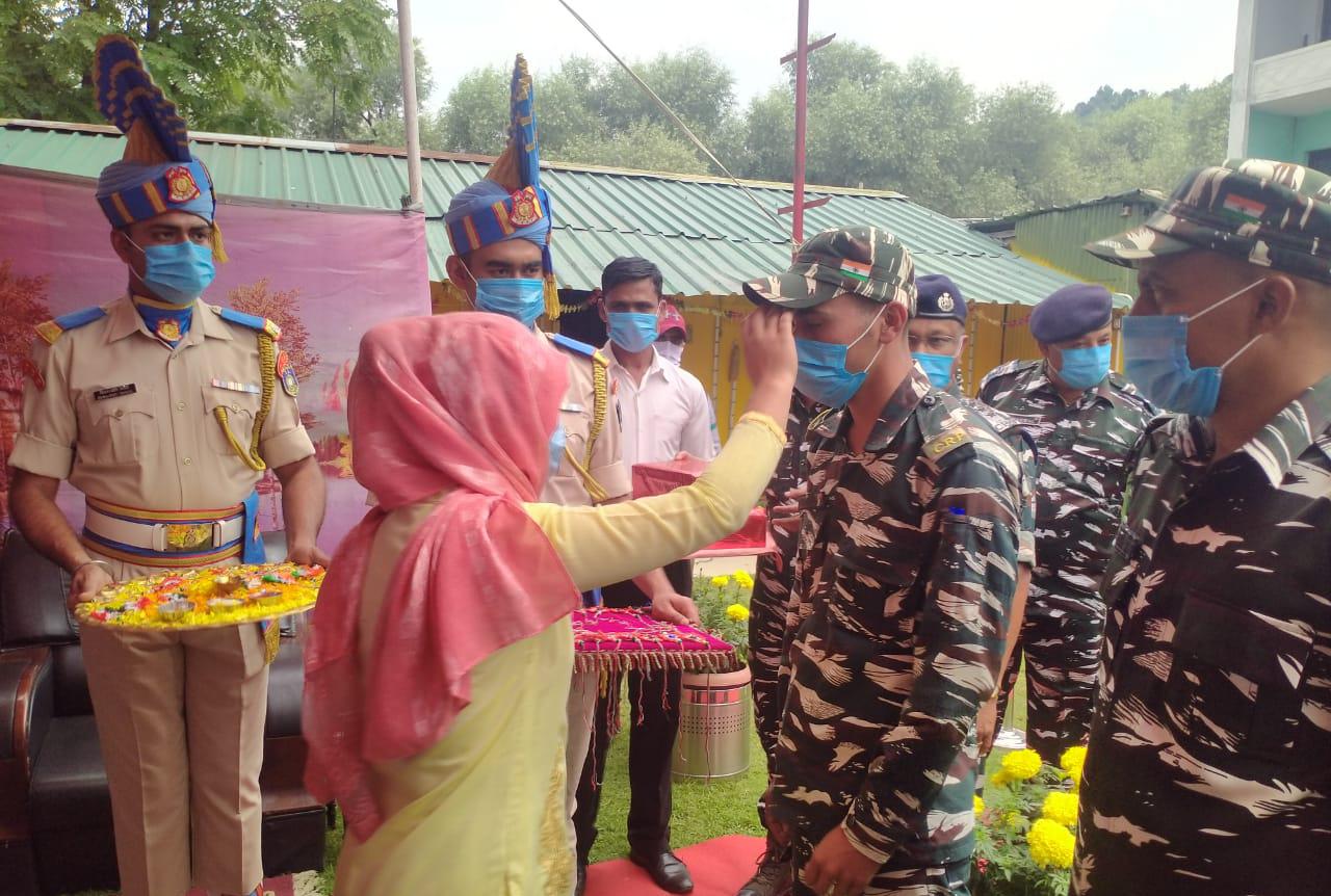 Raksha Bandhan: Local women tie rakhis to CRPF officers, Jawans in Srinagar