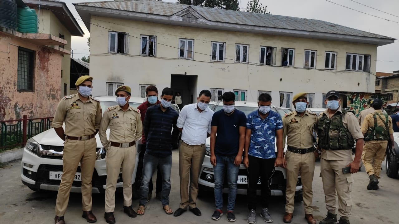 Police busts gang selling stolen vehicles in Anantnag; 05 arrested