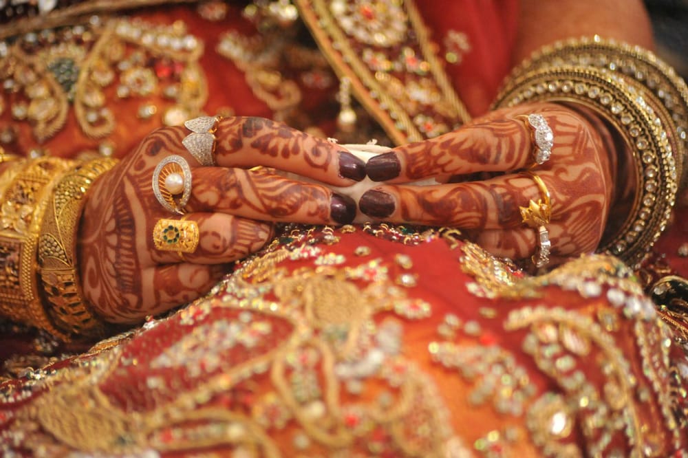 Kashmiri Weddings Draw Sharp  Contrast Between Rich and Poor