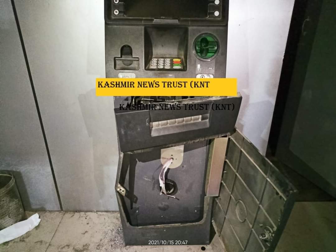 Helmet borne men attempt to loot cash from SBI ATM in Mehjoor Nagar