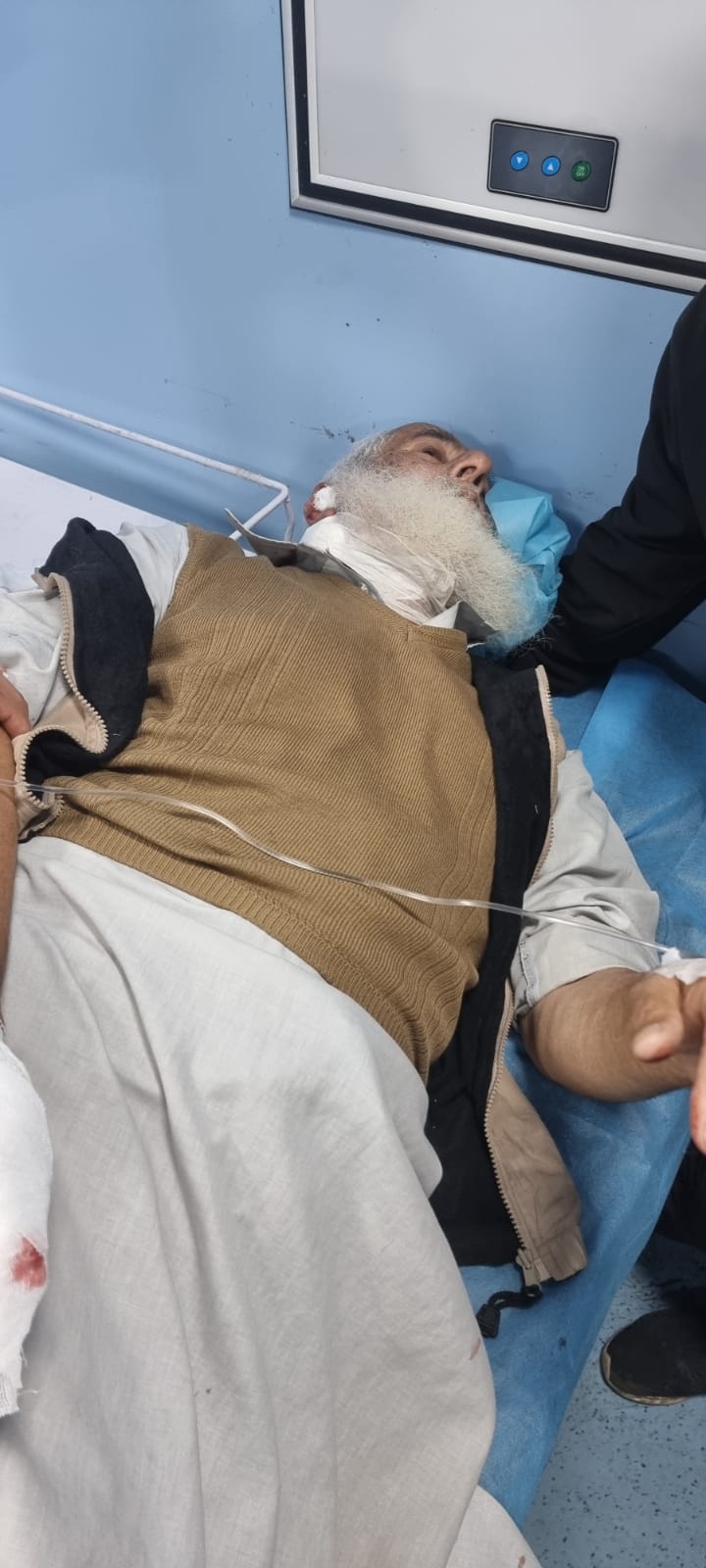 Man Stabbed from back with axe while performing Azaan in Bandipora