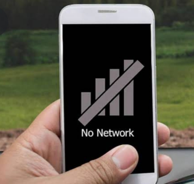 After power cuts; authorities resort to ‘internet cut’, call drops in parts of Kashmir Services remain suspended from 7 am to 11 am and from 3 pm to 10 pm; Jio consumers most irked