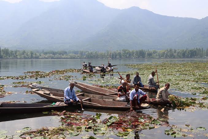 Dal Lake not cleaned up to the level it was supposed to: LG Manoj Sinha
