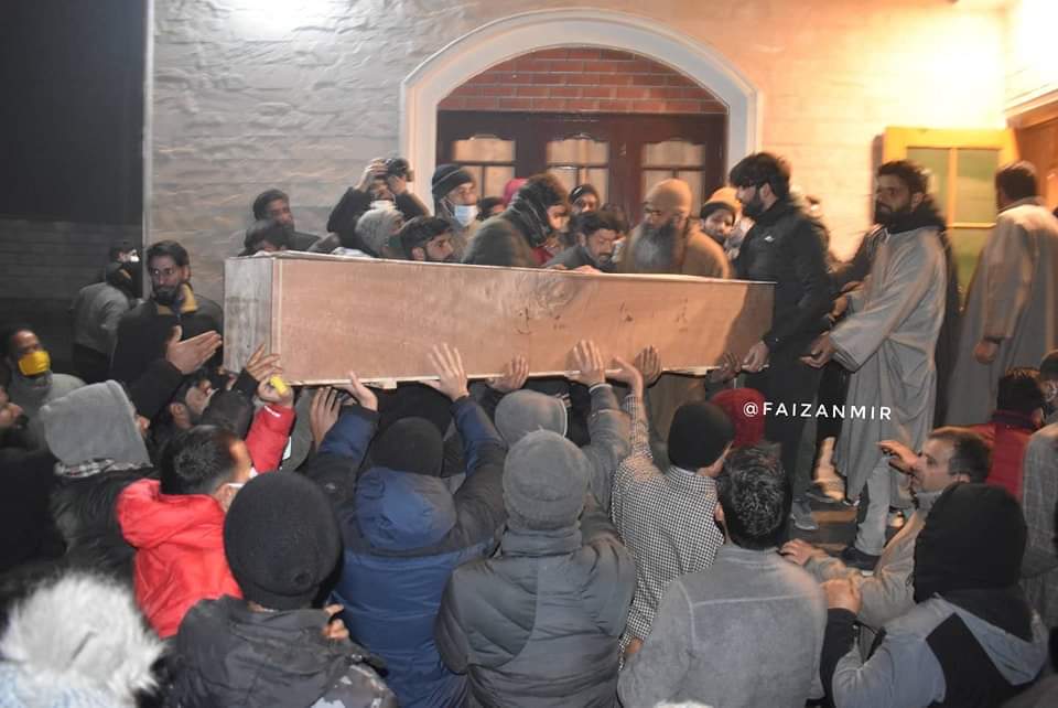 Hyderpora Encounter: Bodies of building owner Altaf, Dr Mudasir exhumed; handed over to families  Emotional scenes after bodies reach respective homes in Sgr