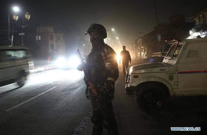 Srinagar firing incident : Forces lay cordon on suspected clusters of houses; search on, say police