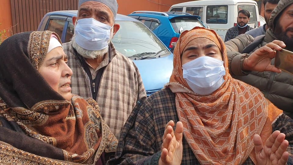 Hyderpora ‘Encounter’: Give us justice, hand over bodies: Families of two ‘civilians’  ‘Destroy Our House If He Is Remotely Found Involved In Militancy’; ‘Children Are Waiting, ‘baba will come’