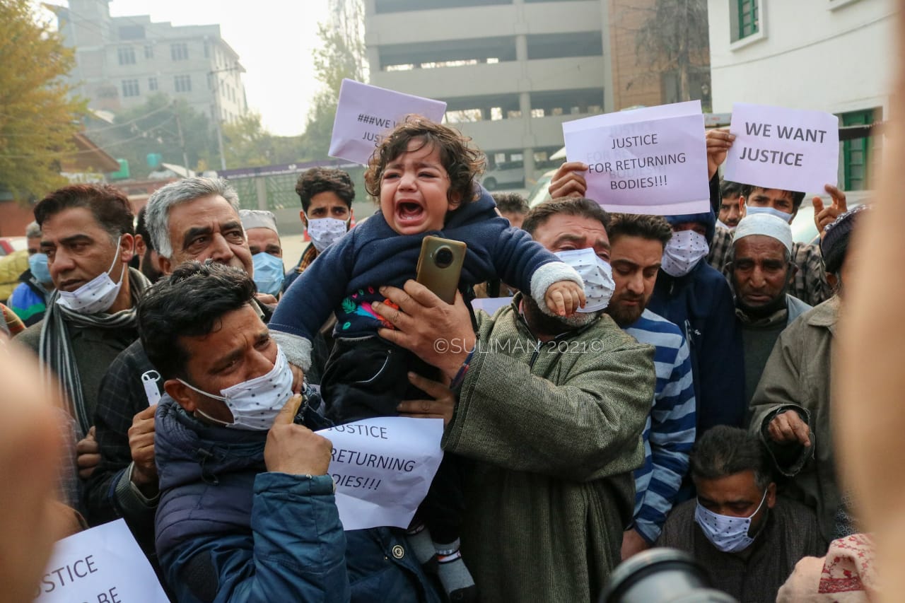 Hyderpora Encounter: Cry for return of bodies goes louder as families of slain Altaf, Mudasir hit roads in Sgr  My year- old daughter cries ‘baba, baba’; I have no answers for her: Slain Dr Mudasir’s wife petitions LG Manoj Sinha; Move beyond tweets, join us in street protest to seek Altaf’s body back: Building Owner’s family; families of both slain stage protest in Press Enclave, Sgr